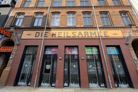 Fassade der Heilsarmee in der Talstraße